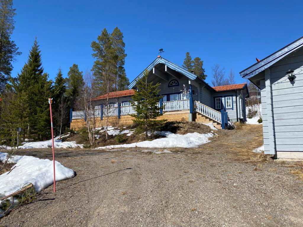 Lågupplöst Lågupplöst Rymligt hus med många bäddar och stort garage på Lövhammaren!