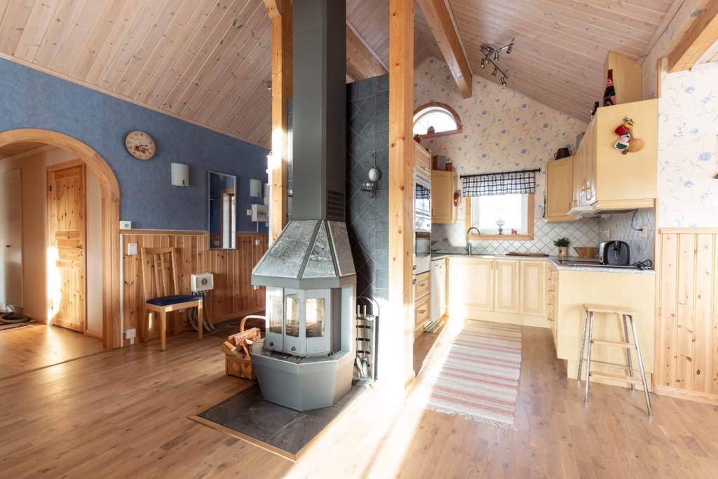 Lågupplöst Lågupplöst Kök och hall Rymligt hus med många bäddar och stort garage på Lövhammaren!