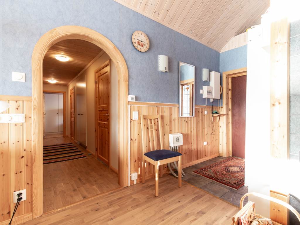 Lågupplöst Lågupplöst Hall Rymligt hus med många bäddar och stort garage på Lövhammaren!