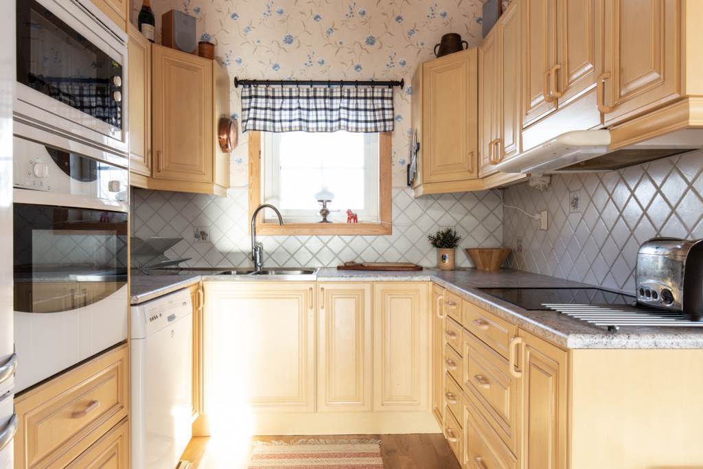 Lågupplöst Lågupplöst Kök Rymligt hus med många bäddar och stort garage på Lövhammaren!