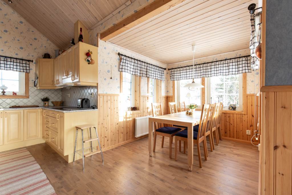 Lågupplöst Lågupplöst Kök med matplats Rymligt hus med många bäddar och stort garage på Lövhammaren!