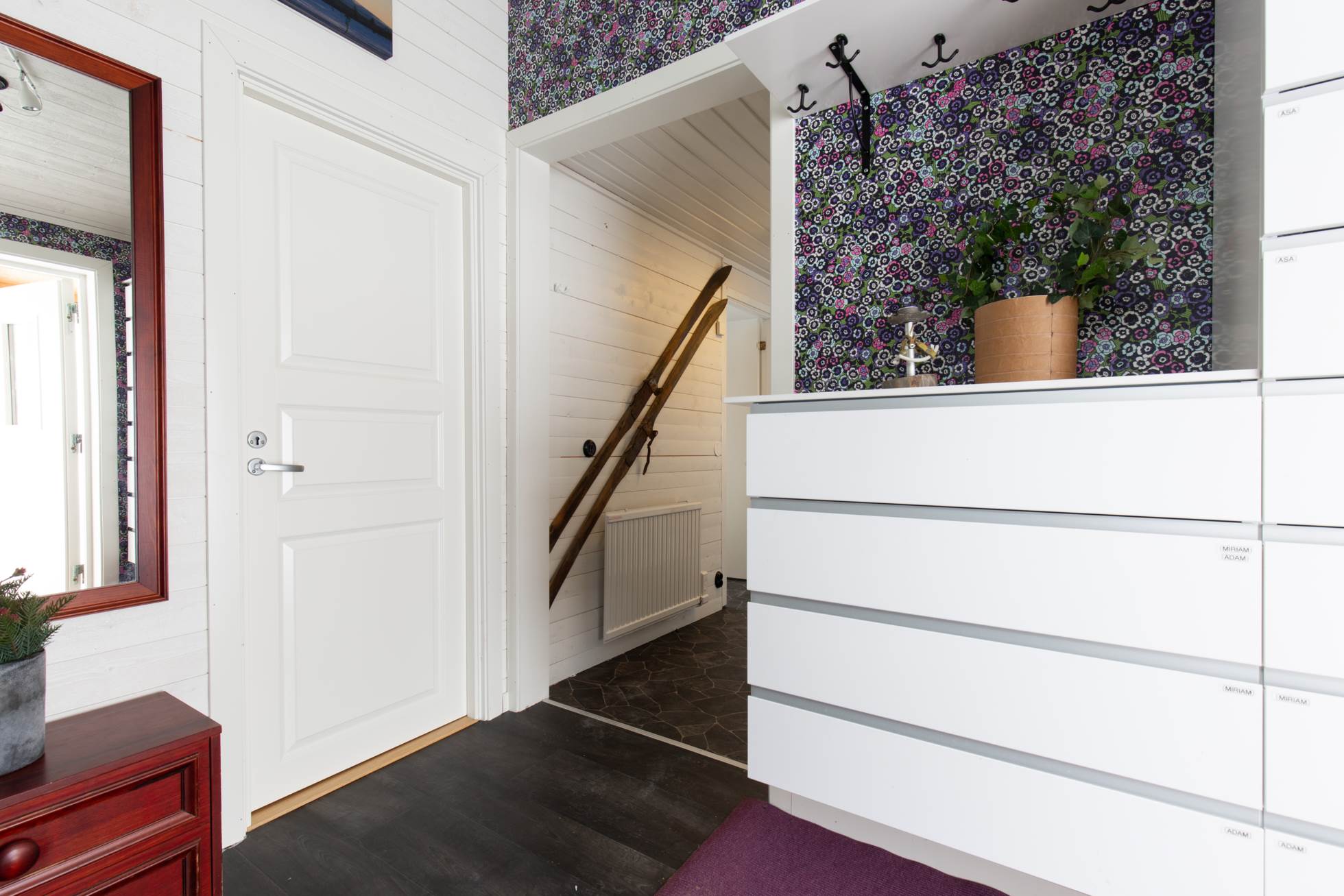 Hall Fantastiskt läge i Hovärksbyn med spabad och renoverat badrum