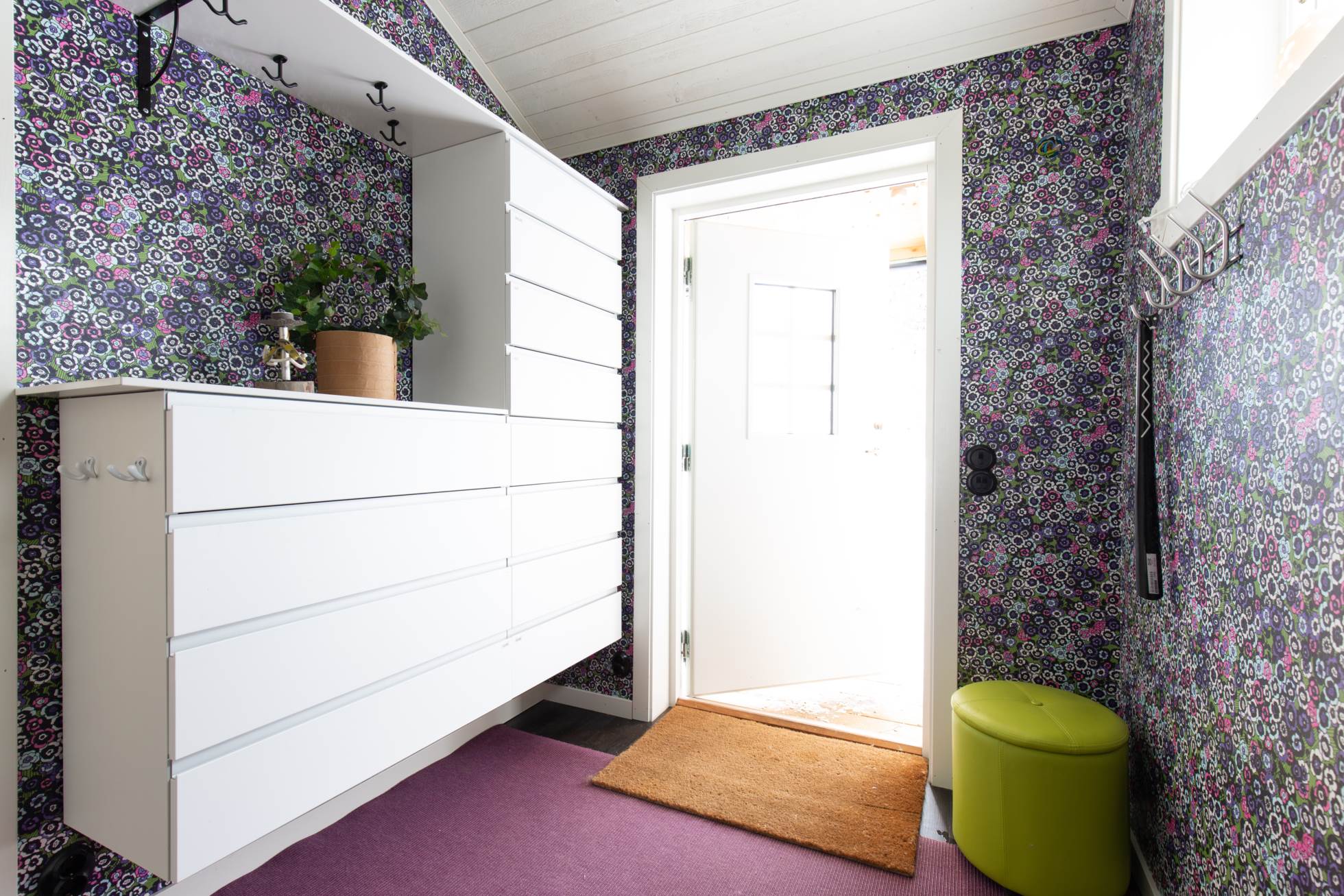 Hall Fantastiskt läge i Hovärksbyn med spabad och renoverat badrum